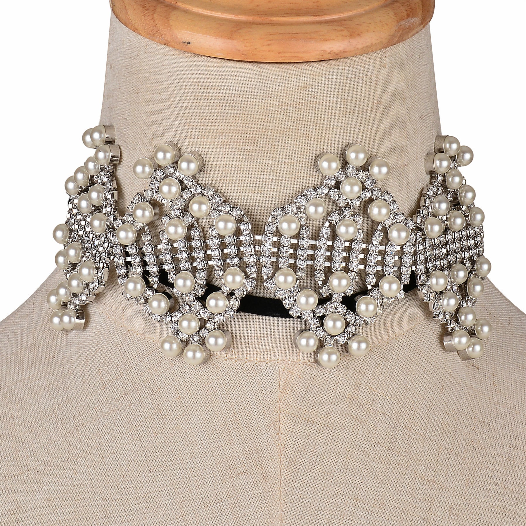 Rhinestone pearl necklace
