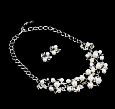 Pearl branch necklace