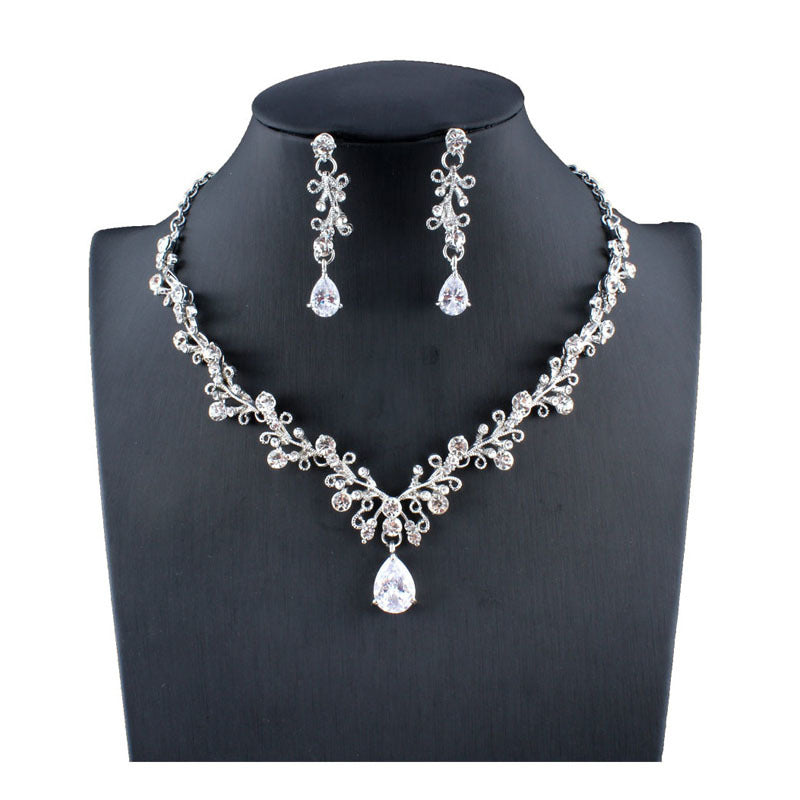 Versatile pearl necklace