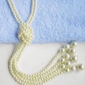 Multilayer knotted pearl necklace