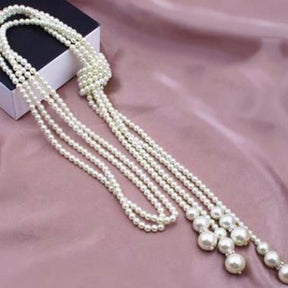 Multilayer knotted pearl necklace