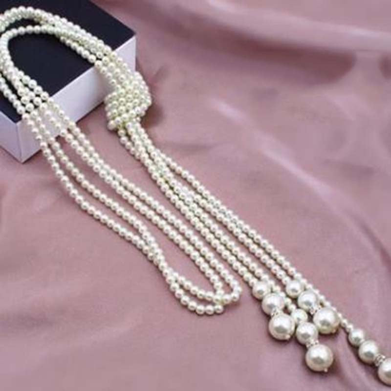 Multilayer knotted pearl necklace