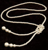 Multilayer knotted pearl necklace