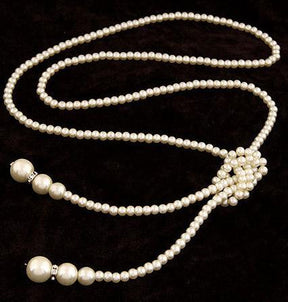 Multilayer knotted pearl necklace
