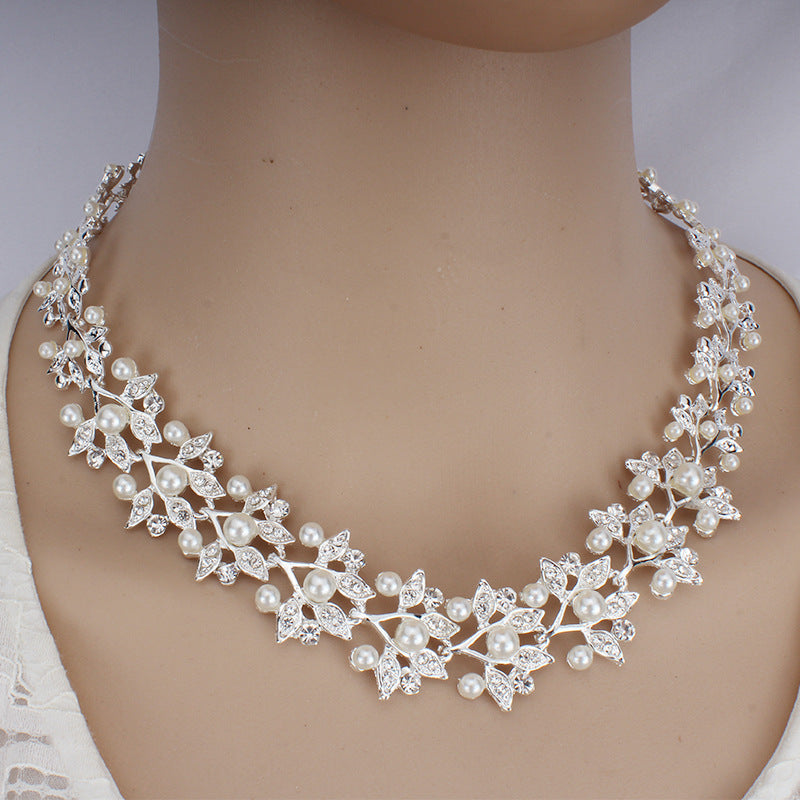 Versatile pearl necklace