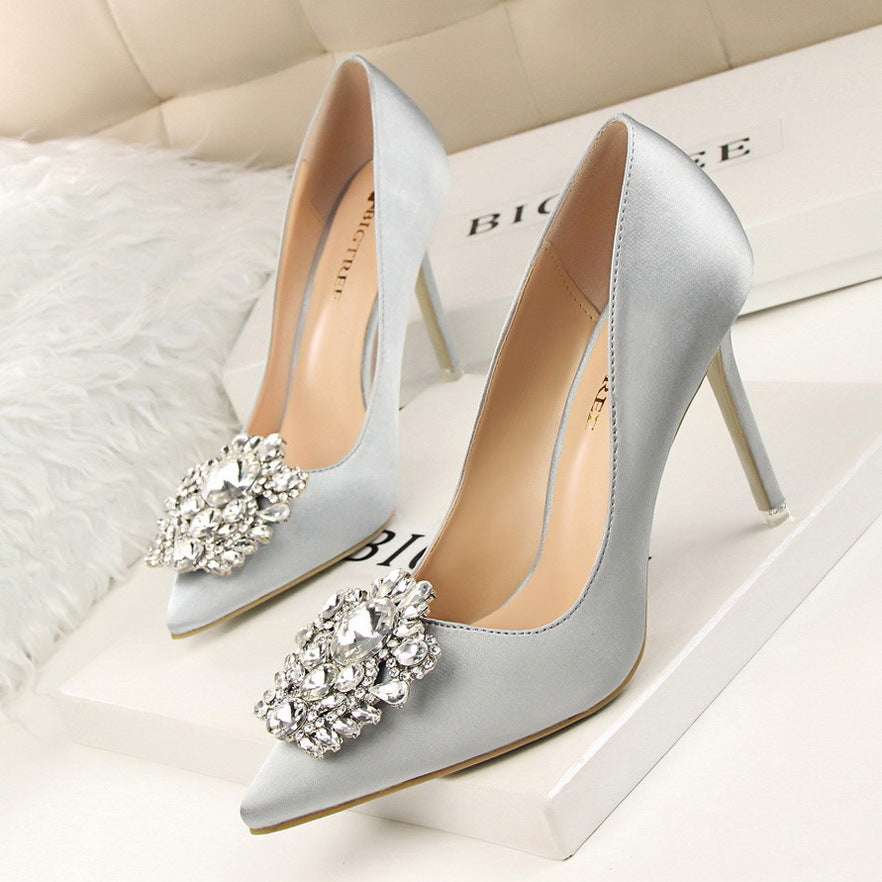 Pointed shiny rhinestone buckle shoes