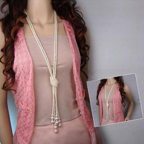 Multilayer knotted pearl necklace