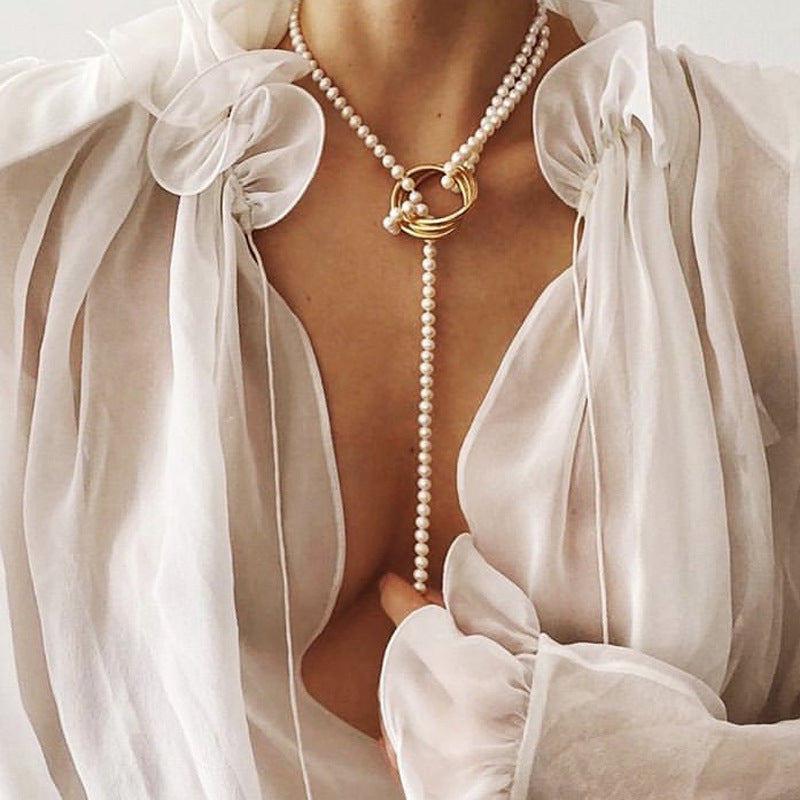 Geometric metal pearl necklace