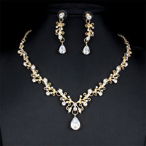 Versatile pearl necklace