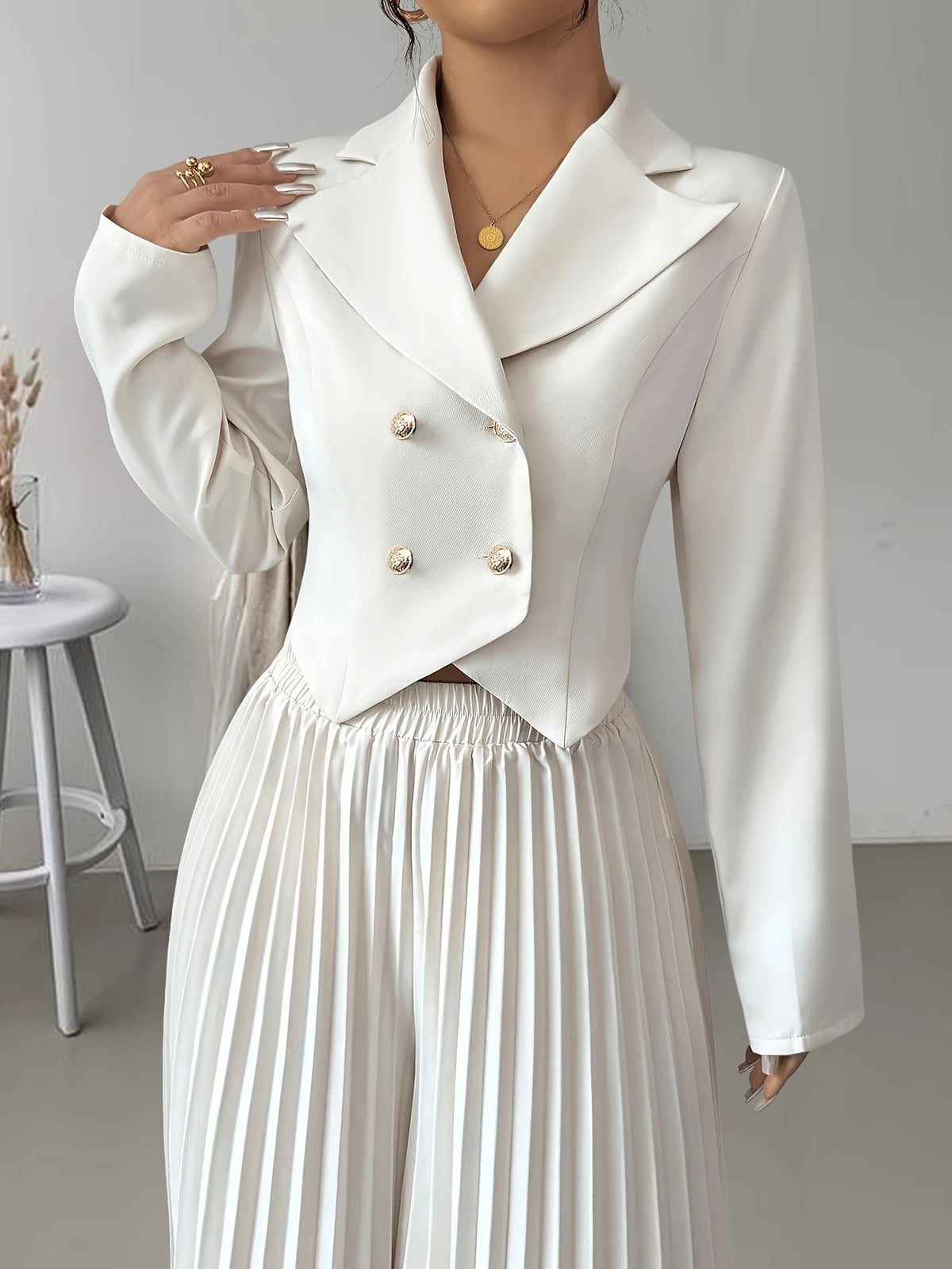 Top Set Long Sleeved Pleated Skirt